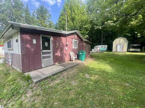 5237 Hamilton Road, Harrison, MI 48625