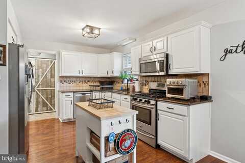 206 CLARION DRIVE, DOUGLASSVILLE, PA 19518