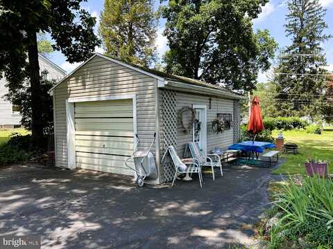 215 PLEASANTVIEW AVENUE, SCHWENKSVILLE, PA 19473