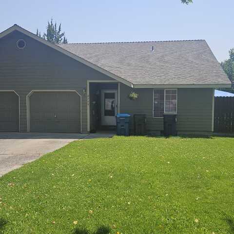 2746 SW Umatilla Court, Redmond, OR 97756