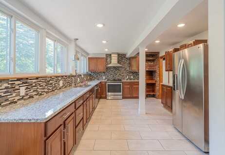 16 Foster Rd, Lexington, MA 02421