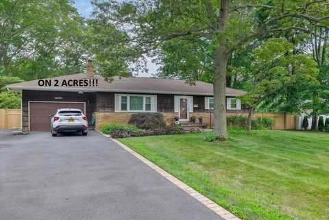58 Middle Island Avenue, Medford, NY 11763