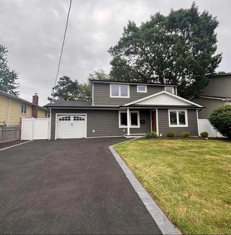 214 Oak Neck Road, West Islip, NY 11795
