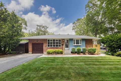 13 Pebble Lane, Huntington Station, NY 11746