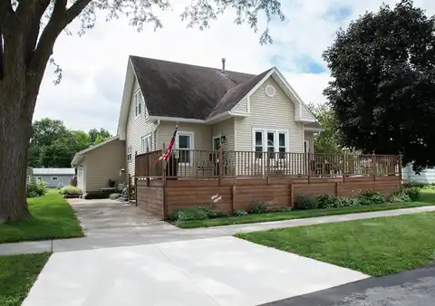 1127 Parriott, Aplington, IA 50604