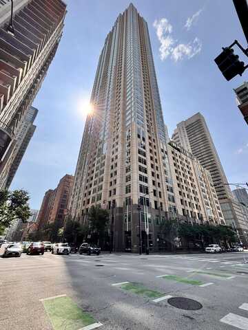 33 W Ontario Street, Chicago, IL 60654