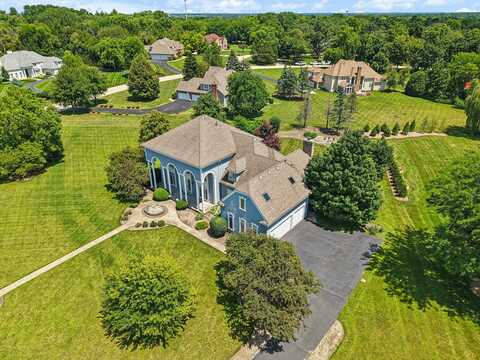 6605 Oakwood Manor Drive, Crystal Lake, IL 60012