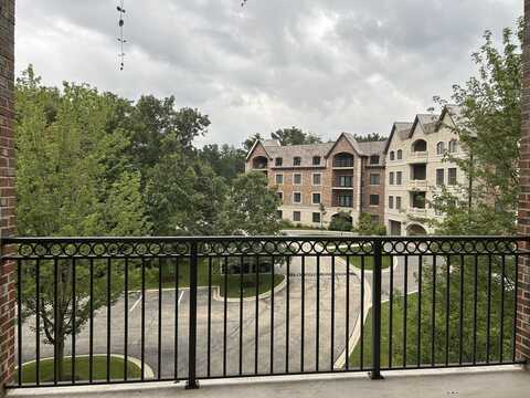 1800 Amberley Court, Lake Forest, IL 60045