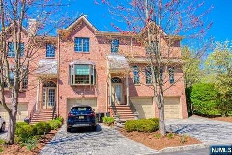 4 Stonebrook Court 4M, Harrington Park, NJ 07640
