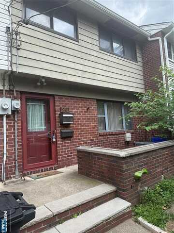 25 Edgewater Place, Edgewater, NJ 07020