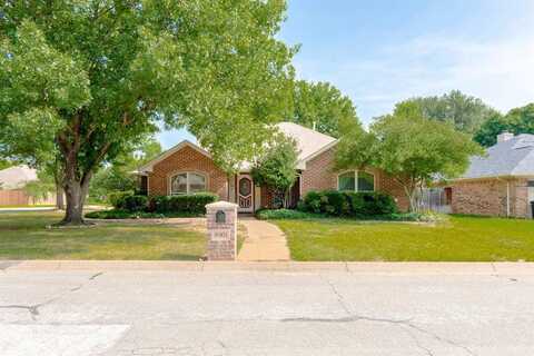 8901 Marti Lane, North Richland Hills, TX 76182