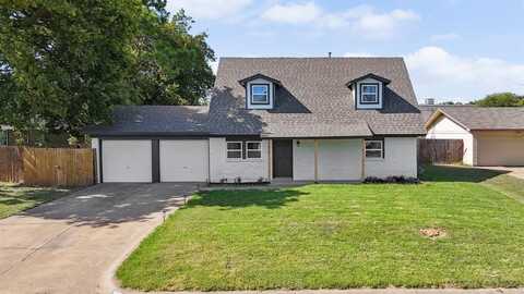 3425 Manordale Court, Forest Hill, TX 76140
