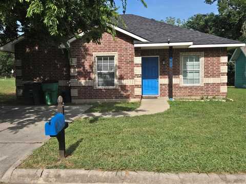 706 Throckmorton Street, Gainesville, TX 76240