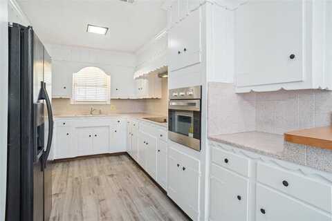 7240 Jewell Avenue, Fort Worth, TX 76112
