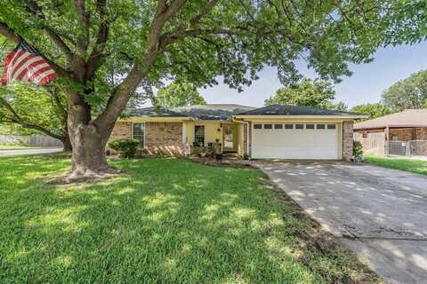 3936 Hemlock Street, Fort Worth, TX 76137