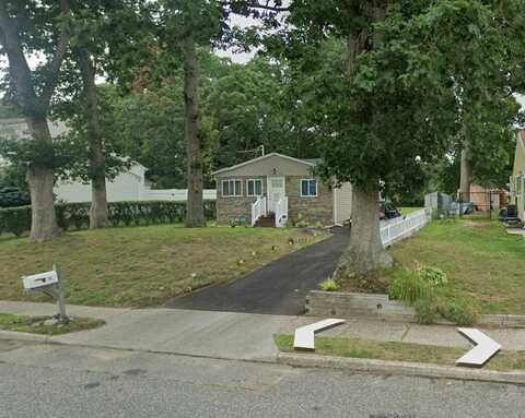 33 SELDEN BLVD, Centereach, NY 11720