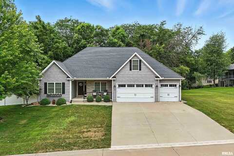 102 Hollows Court, Le Claire, IA 52753