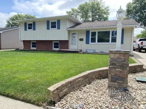2476 ARROWHEAD Drive, Springfield, IL 62702