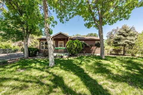 2233 Daniel Rd, Pueblo, CO 81006