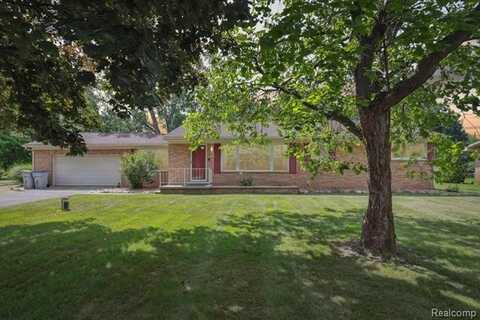 9766 Betty Drive, Brighton, MI 48116
