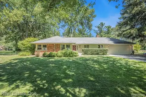 2846 Pine Hill Drive, Troy, MI 48098