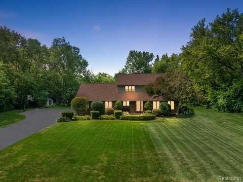 55314 Park Place, New Hudson, MI 48165