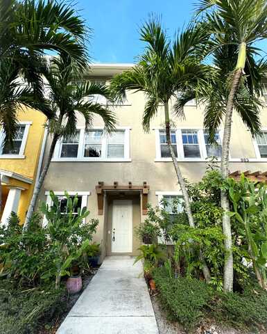 883 Millbrae Court, West Palm Beach, FL 33401