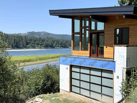 300 Cedar Ln, Newport, WA 99156