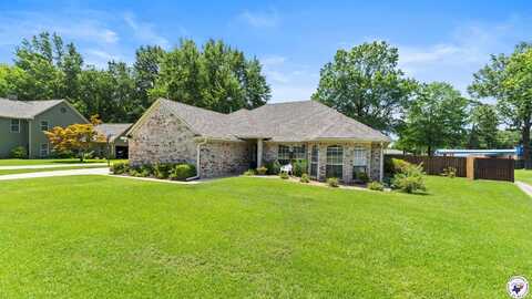 5105 Woodgate Dr., Texarkana, TX 75503