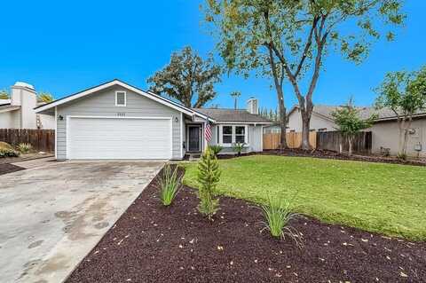2111 S Conyer Ct Court, Visalia, CA 93277