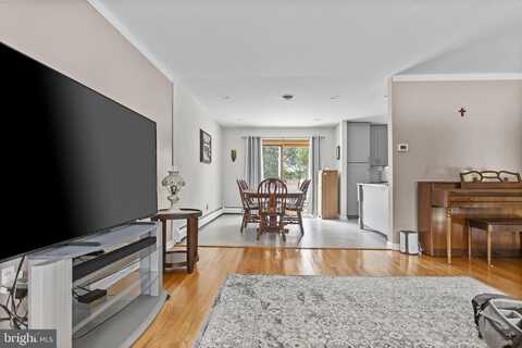 1290 ELLWANGER DRIVE, PHOENIXVILLE, PA 19460