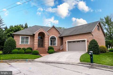 2 OAK CIRCLE, HANOVER, PA 17331