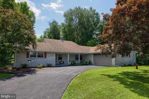 18 GREENBRIAR DRIVE, YORK, PA 17407