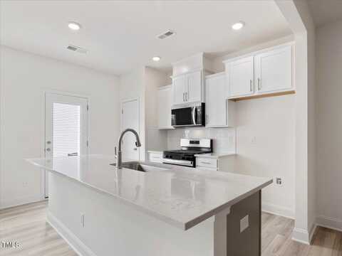 806 Kensley Grv Lane, Fuquay Varina, NC 27526