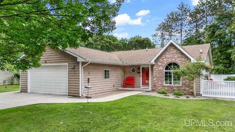 9144 Stagecoach Q.5, Gladstone, MI 49837