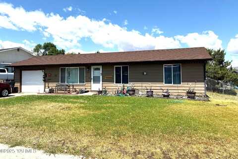 209 Palmer Dr, Selah, WA 98942