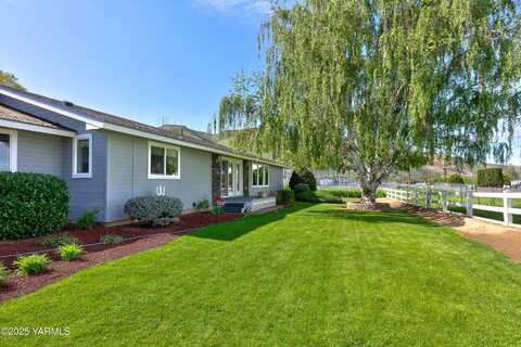 851 E Selah Rd, Yakima, WA 98901