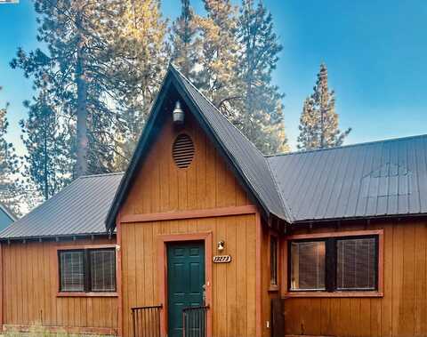 13273 Sierra Dr W, Truckee, CA 96161