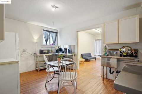 7960 Macarthur Blvd, Oakland, CA 94605