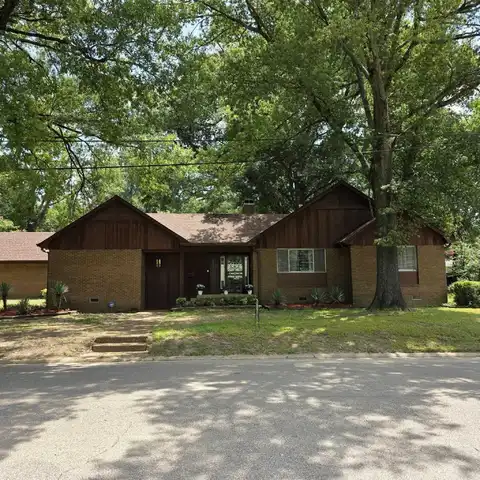 1216 N Izard St, Forrest City, AR 72335