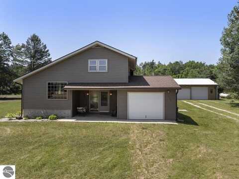 3882 S STATE ROAD, HARBOR SPRINGS, MI 49740