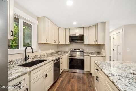 5306 N PARKWOOD CIR, Coeur D Alene, ID 83815