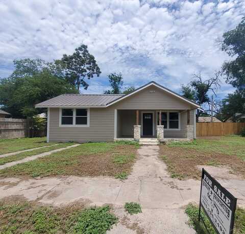 105 Travis St, Menard, TX 76859
