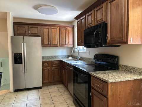 8925 Monsanto Drive, Springfield, OH 45231
