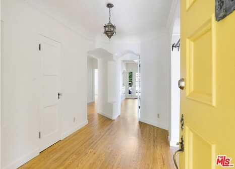6137 W 6th St, Los Angeles, CA 90048