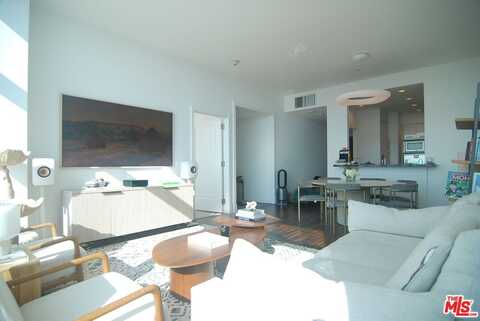 900 W Olympic Blvd, Los Angeles, CA 90015