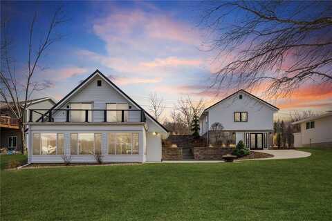 302 & 304 Eastside Ln, Montezuma, IA 50171