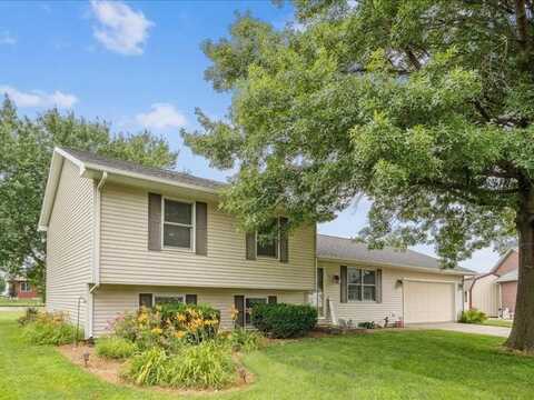 41 Williams Circle, Hills, IA 52235