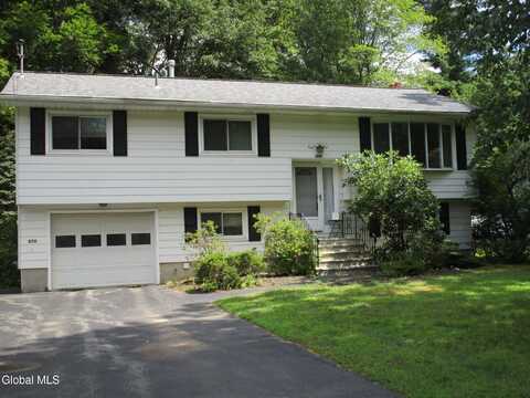 676 Pearse Road, Schenectady, NY 12309