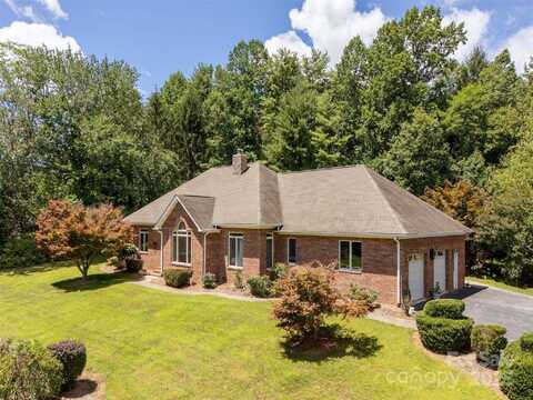 15 Oak Gate Drive, Hendersonville, NC 28739